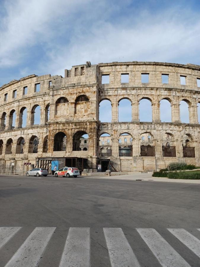 Caligula City Center Apartment Pula Luaran gambar